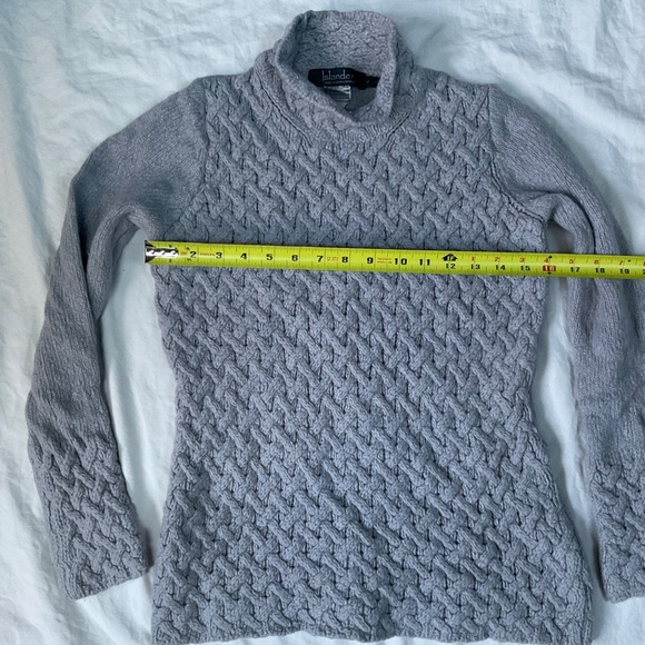 Wool and Cashmere Irish Cable-Knit Sweater by Islander (size small) - Picture 6 of 8